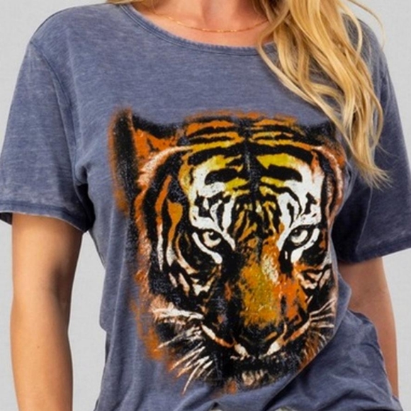 Graphic Tiger Tee 2× HOST PICK - Picture 9 of 14